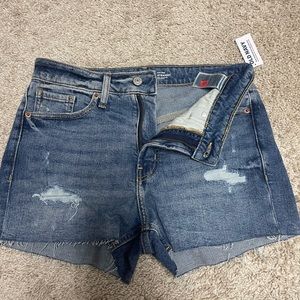 Old Navy high-rise denim shorts. Size 6.